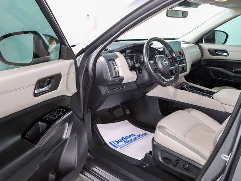 Used 2023 Nissan Pathfinder SL FWD image 3