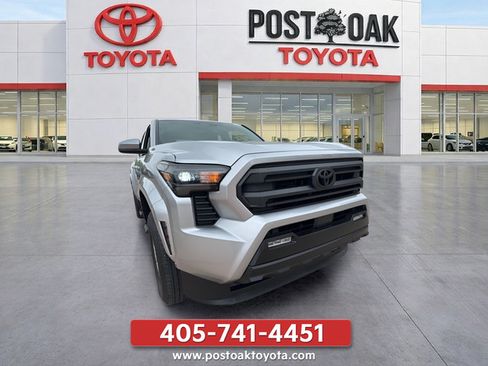 Used 2025 Toyota Tacoma SR5 AWD/4WD image 11