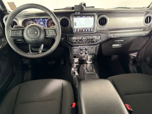 Used 2023 Jeep Gladiator Willys image 23