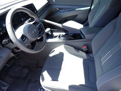 Used 2025 Hyundai Elantra Sport FWD image 10