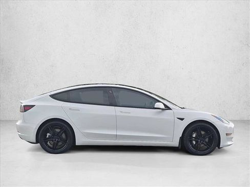 Used 2021 Tesla Model 3 Standard Range Plus RWD image 4