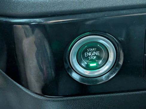 Used 2022 Chevrolet Silverado 1500 LT AWD/4WD image 24