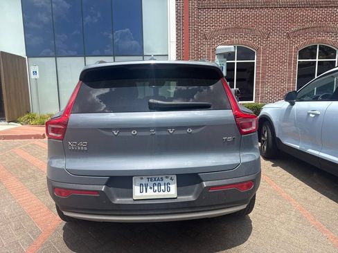 Used 2022 Volvo XC40 T5 Momentum AWD/4WD image 7