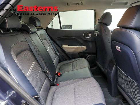 Used 2023 Hyundai Venue Limited image 28