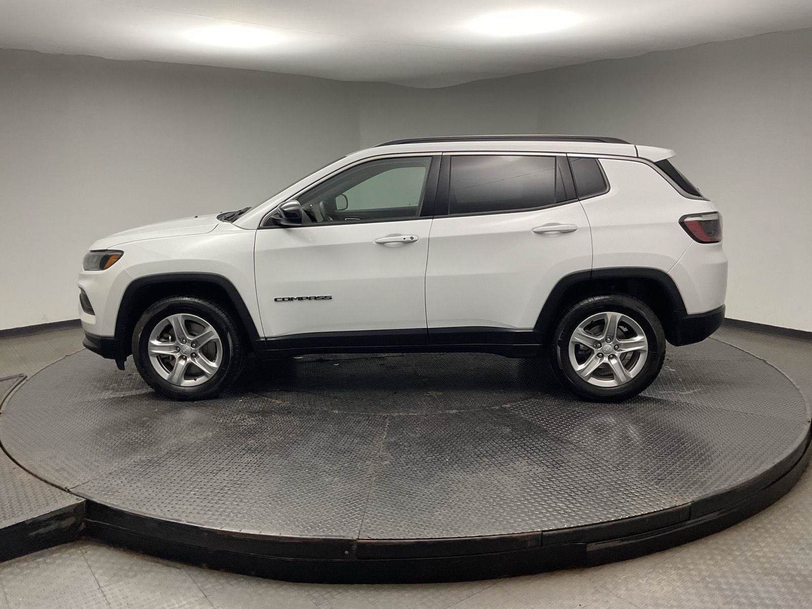 Used 2024 Jeep Compass Latitude AWD/4WD image 4