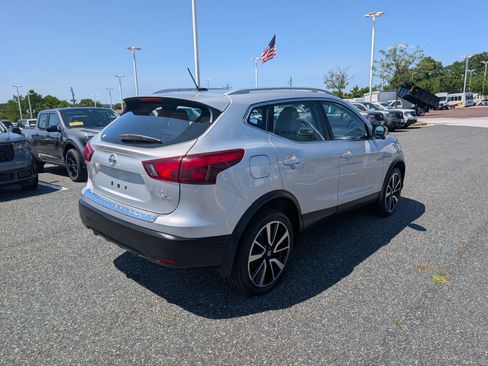 Used 2018 Nissan Rogue Sport SL w/ SL Premium Package FWD image 3