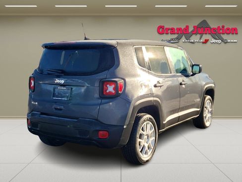 Used 2023 Jeep Renegade Latitude image 4