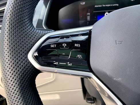 Used 2024 Volkswagen Tiguan SE R-Line image 23