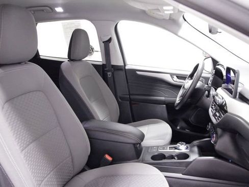 Used 2021 Ford Escape SE image 13