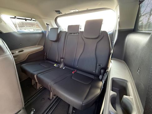 New 2026 Kia Carnival EX FWD image 26