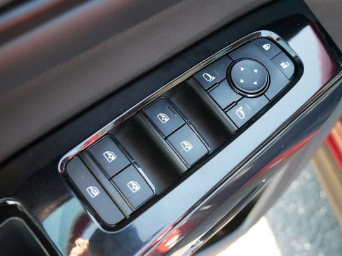 Used 2022 Nissan Pathfinder SV AWD/4WD image 15