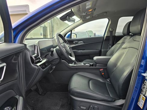 Certified 2025 Kia Sportage EX image 21