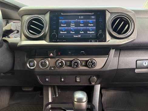 Used 2017 Toyota Tacoma TRD Sport w/ Tow Package (A/T) AWD/4WD image 8