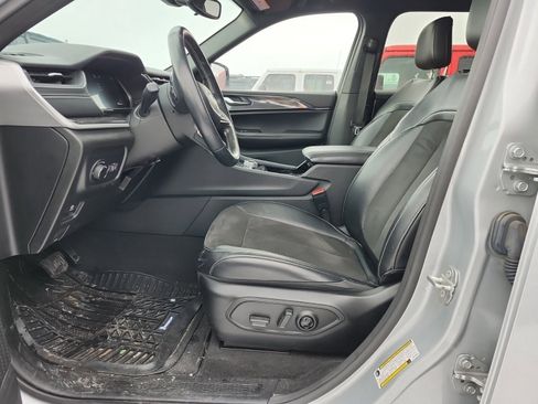 Used 2021 Jeep Grand Cherokee L Laredo image 8