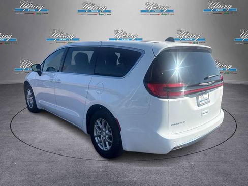 New 2026 Chrysler Pacifica Select image 5
