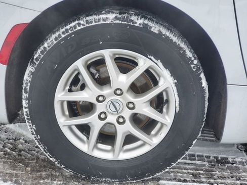 Used 2024 Chrysler Pacifica Touring-L image 6