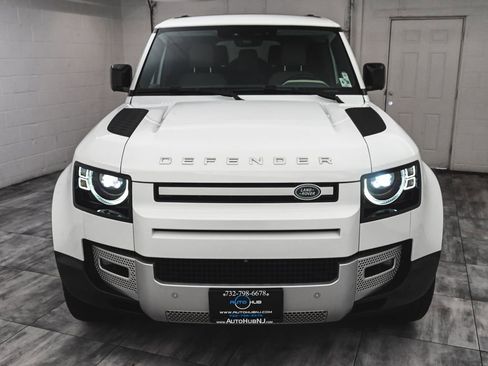 Used 2023 Land Rover Defender 130 SE image 2