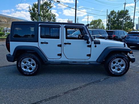 Used 2017 Jeep Wrangler Unlimited Sport w/ Quick Order Package 24S AWD/4WD image 6