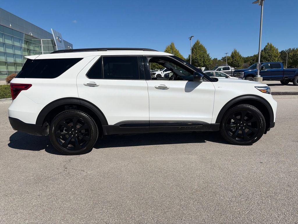 Used 2024 Ford Explorer ST-Line w/ Class IV Trailer Tow Package AWD/4WD image 8