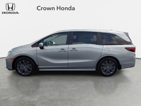 New 2026 Honda Odyssey Touring image 2