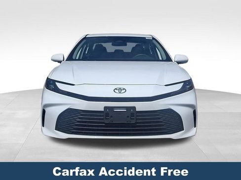 Used 2025 Toyota Camry LE image 3