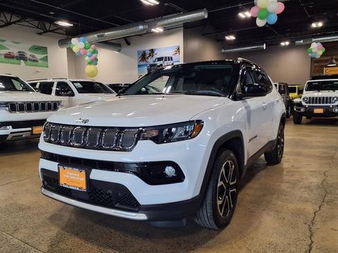 Used 2022 Jeep Compass Limited image 3