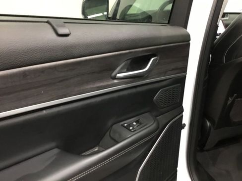 Used 2021 Jeep Grand Cherokee L Limited w/ Luxury Tech Group II AWD/4WD image 14