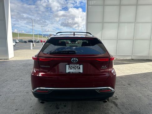 Used 2021 Toyota Venza XLE w/ Softex Package image 7