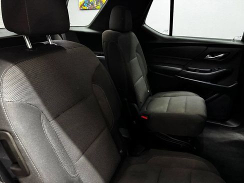 Used 2022 Chevrolet Traverse LT image 52