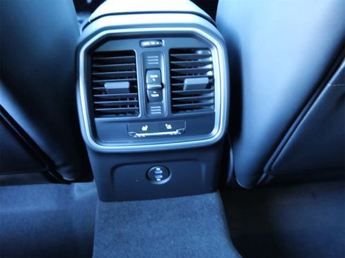 New 2026 Porsche Macan image 13