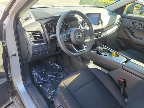 Used 2024 Nissan Rogue S image 17