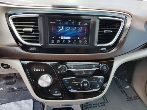 Used 2021 Chrysler Voyager Lxi FWD image 19