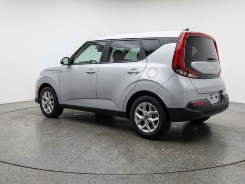 Used 2025 Kia Soul LX w/ LX Technology Package FWD image 6