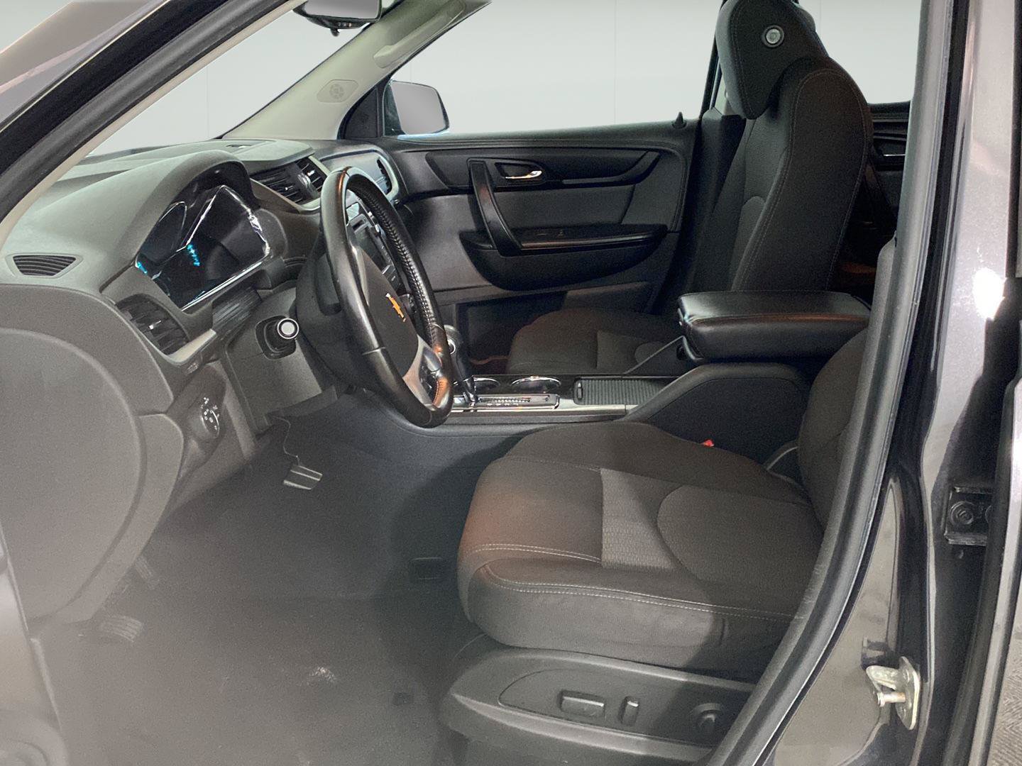 Used 2015 Chevrolet Traverse LT w/ Style and Technology Package AWD/4WD image 13