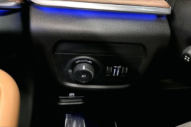 Used 2021 Jeep Grand Cherokee L Summit w/ Luxury Tech Group V AWD/4WD image 39