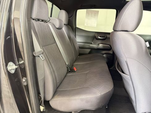 Used 2017 Toyota Tacoma TRD Off-Road image 30