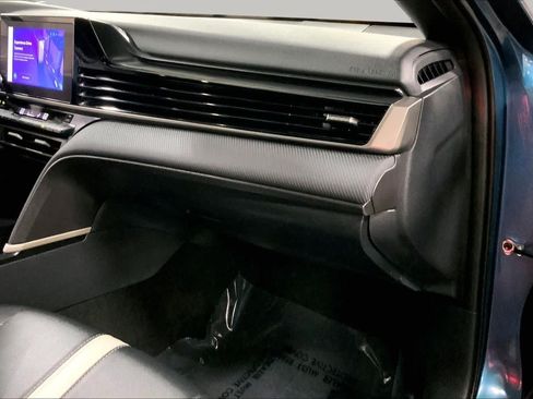 Used 2025 Toyota Camry SE FWD image 19