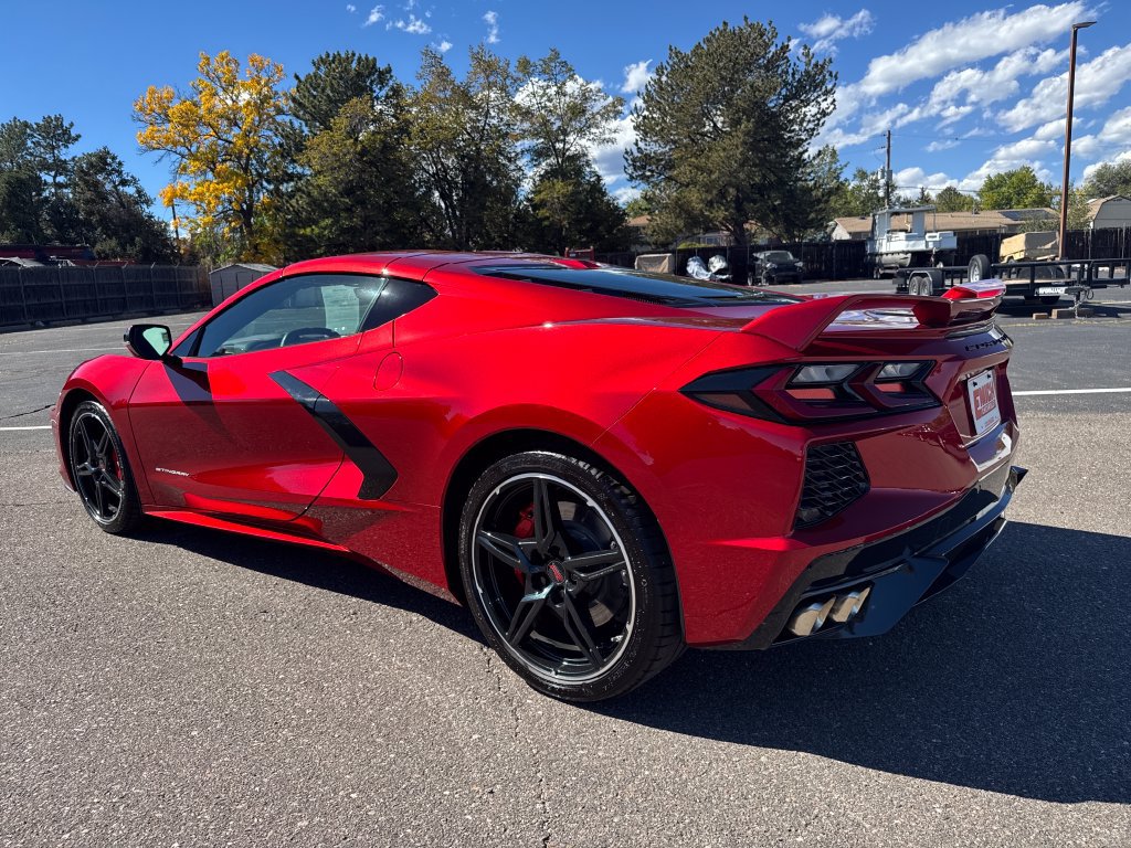 Used 2021 Chevrolet Corvette Stingray Preferred Cpe w/ Z51 Performance Package RWD image 3