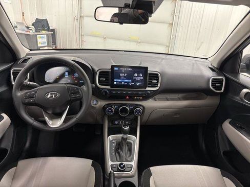 Used 2026 Hyundai Venue SEL FWD image 8