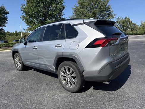 Used 2021 Toyota RAV4 XLE Premium FWD image 4