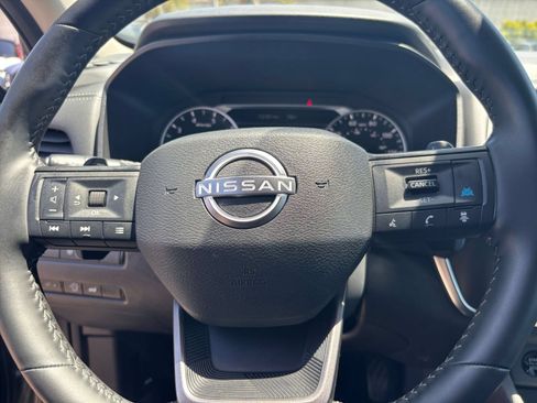 Used 2025 Nissan Rogue SV FWD image 30