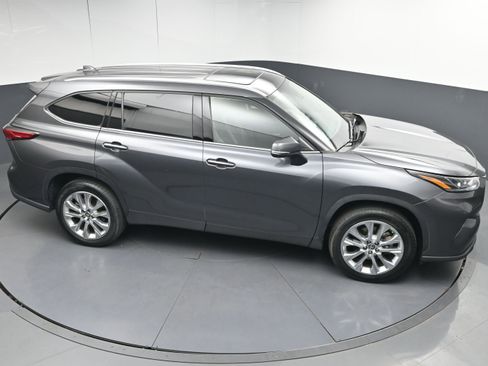 Used 2023 Toyota Highlander L image 35