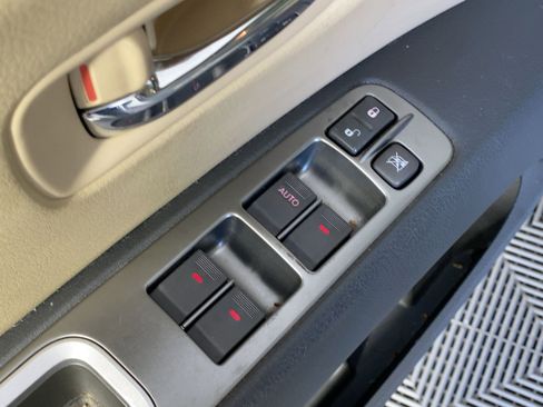 Used 2011 Subaru Tribeca Limited w/ PWR Moonroof & Navigation Pkg image 10