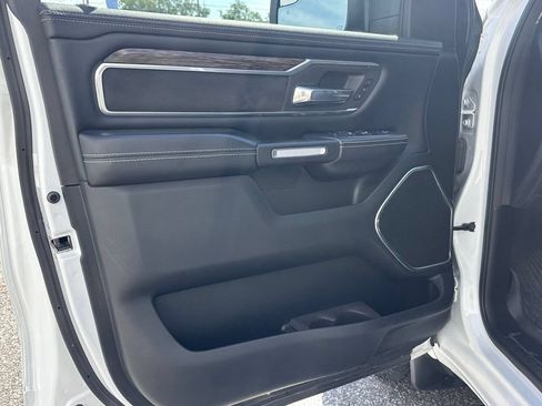 Used 2019 RAM 1500 Laramie AWD/4WD image 18