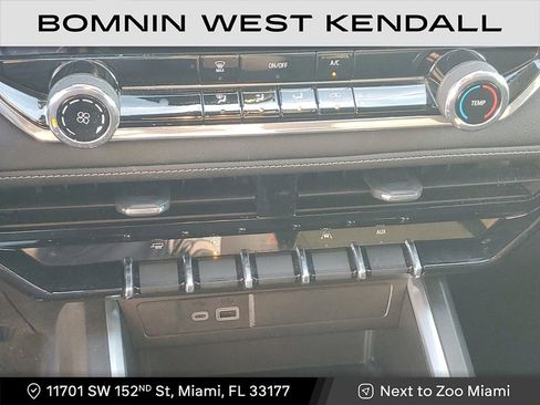 Used 2024 Chevrolet Colorado LT image 23