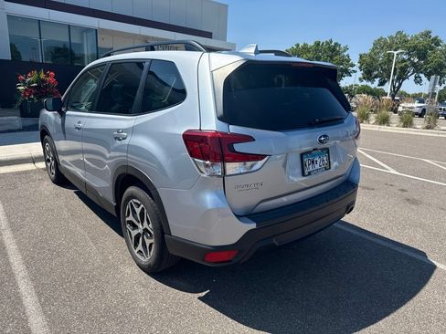 Used 2020 Subaru Forester Premium AWD/4WD image 3