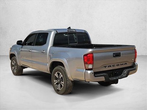 Used 2016 Toyota Tacoma TRD Sport AWD/4WD image 8