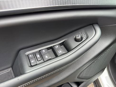 New 2025 Jeep Grand Cherokee Altitude image 11