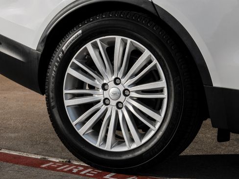 Used 2020 Land Rover Discovery HSE Luxury image 56