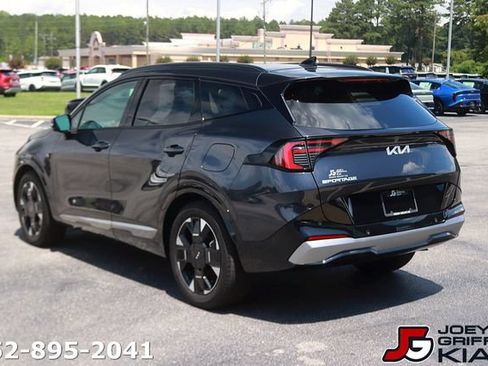 Certified 2026 Kia Sportage SX FWD image 5
